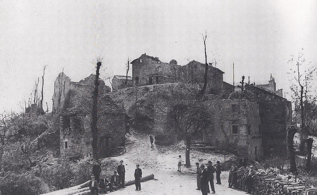 Monchio, o.D., Das von deutschen Truppen zerstörte Dorf nach dem Massaker vom März 1944, Comune di Montefiorino