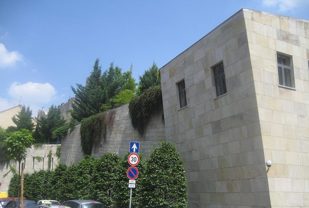Budapest, 2010, Außenfassade des Gedenkzentrums, Stiftung Denkmal