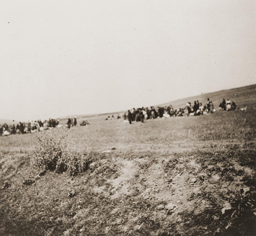 Bei Kamenez-Podolsk, 27. oder 28. August 1941, Juden vor ihrer Erschießung, United States Holocaust Memorial Museum, Gyula Spitz