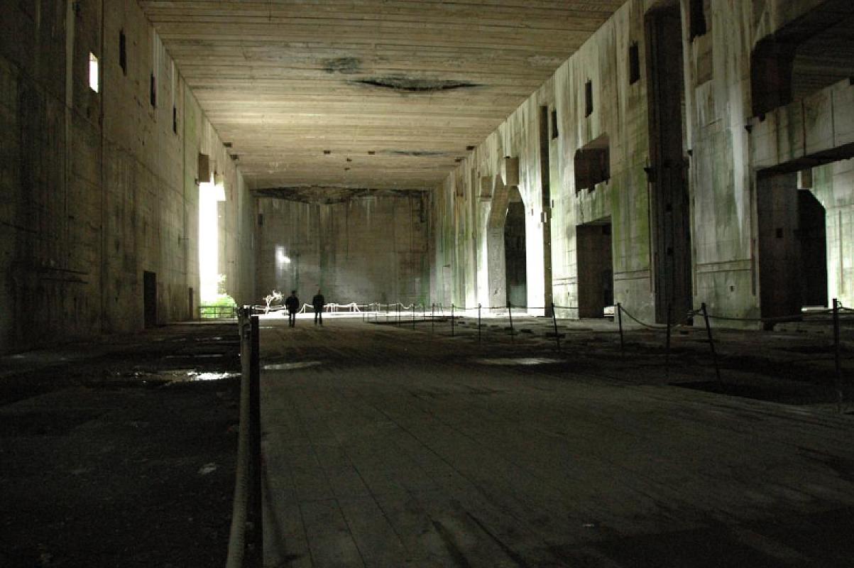Bremen-Farge, 2006, Ruins in the bunker, Harald Schwörer, photein.de