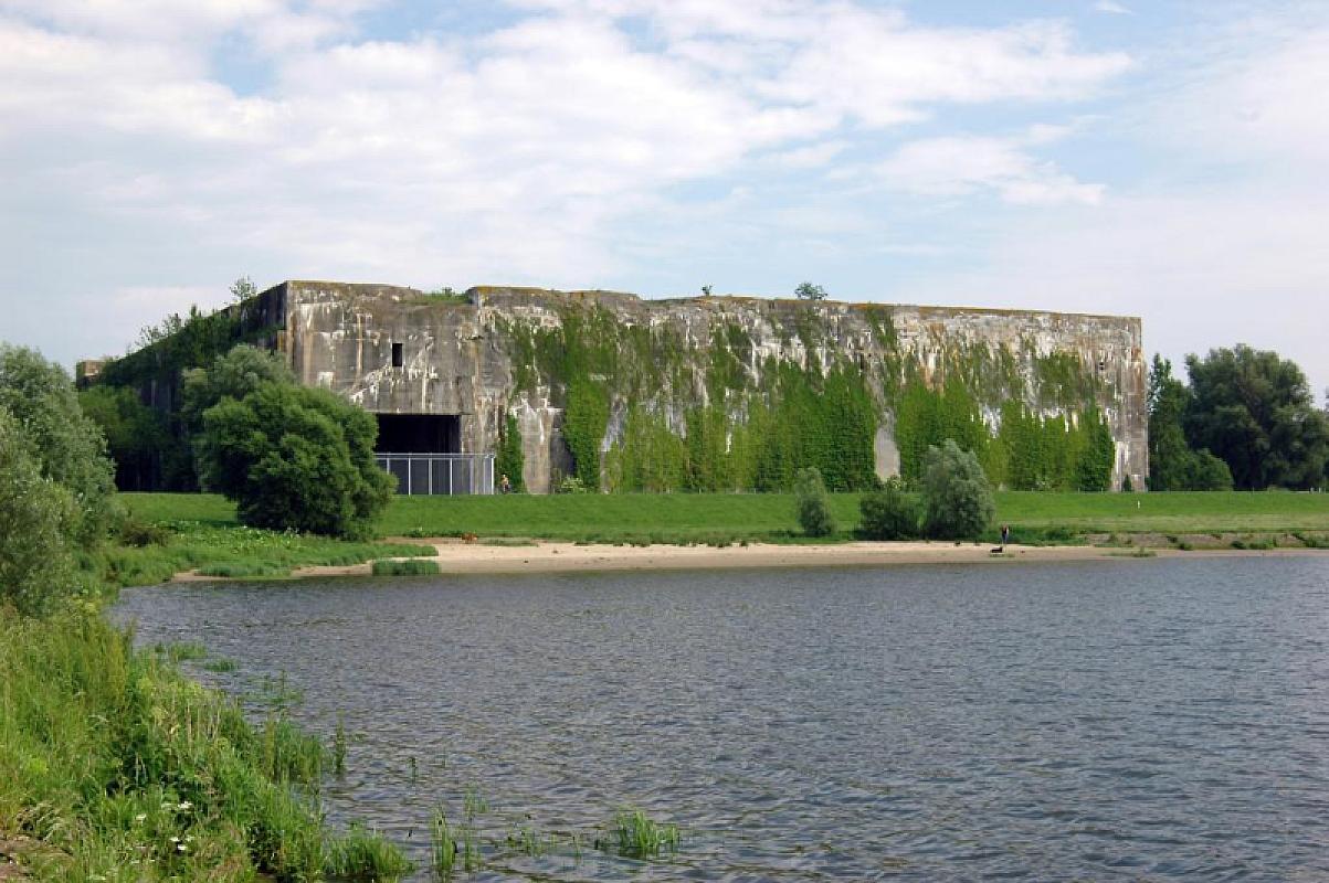 Bremen-Farge, 2007, View of the bunker from the South, Harald Schwörer, photein.de