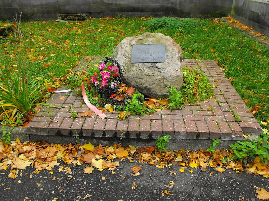 Vitebsk, 2012, Memorial stone in front of the »Metalists' Club«, Avner