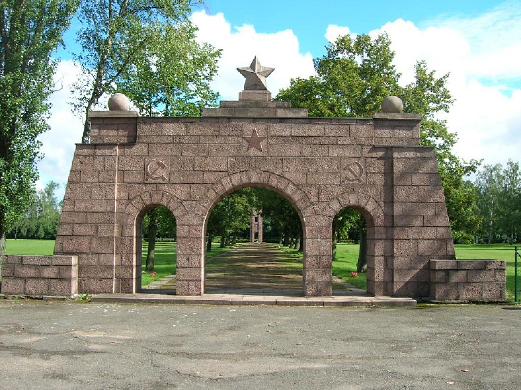 Zeithain, 2010, Eingang zur Gedenkstätte Ehrenhain Zeithain