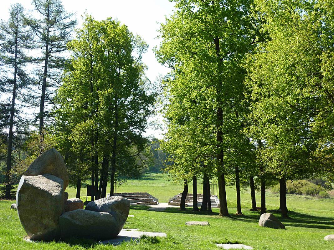 Lety, 2011, Das 1995 eingeweihte Denkmal für die Opfer des Lagers, Michal Ritter, CC BY-SA 3.0