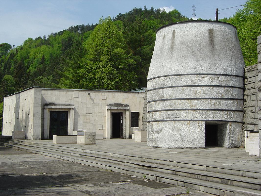 Deutschdorf an der Gran, 2004, Gedenkstätte im ehemaligen Kalkwerk, Stiftung Denkmal
