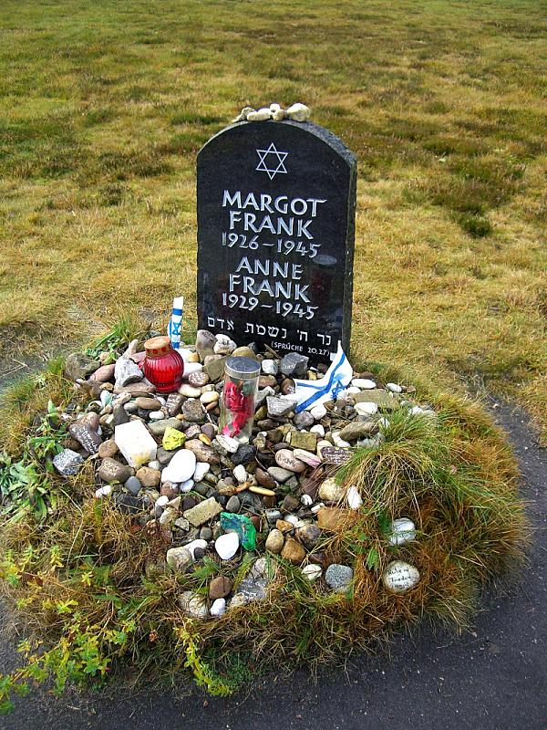 Lohheide, 2007, Grabstein für die Schwestern Margot und Anne Frank, Ronnie Golz