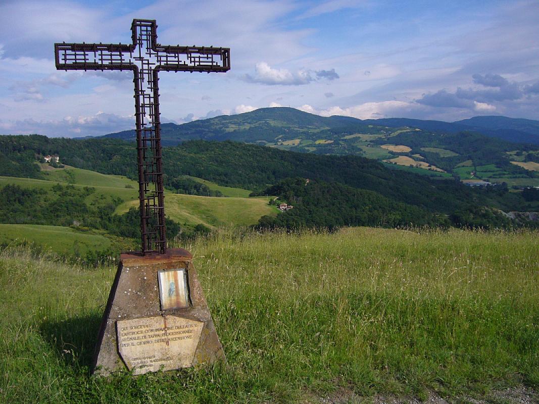 Monte Sole, 2010, Kreuz im Gedenkpark, Biblioteca Salaborsa
