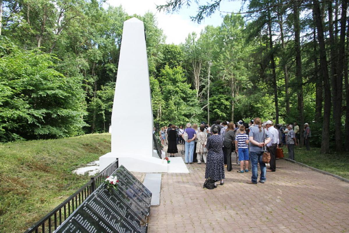 Wjasowenka, 2018, Neue Tafel mit Opfernamen, smolgrad.ru