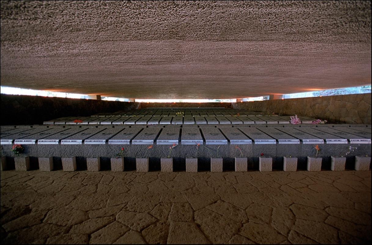 Rom, 2009, Sarkophage im Mausoleum,  Xavier der Jauréguiberry