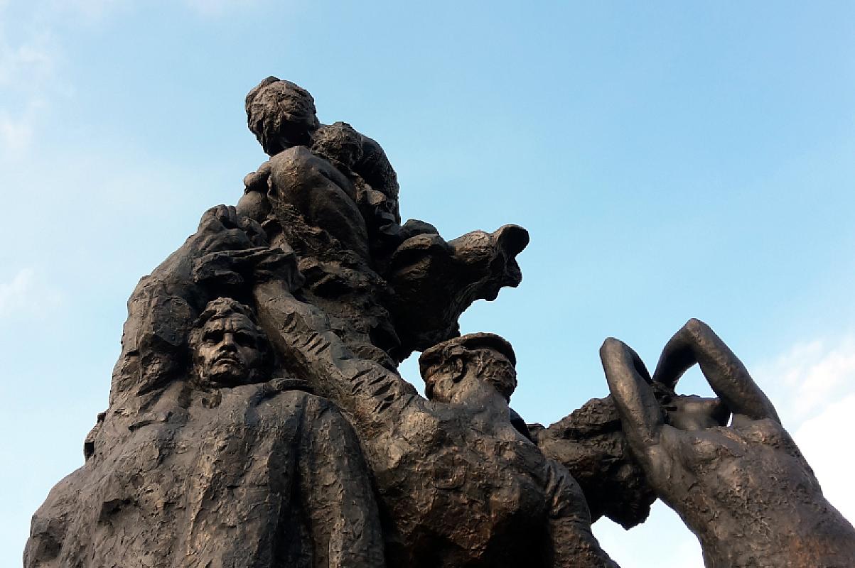 Babij Jar, 2016, Detailansicht des sowjetischen Denkmals, Stiftung Denkmal
