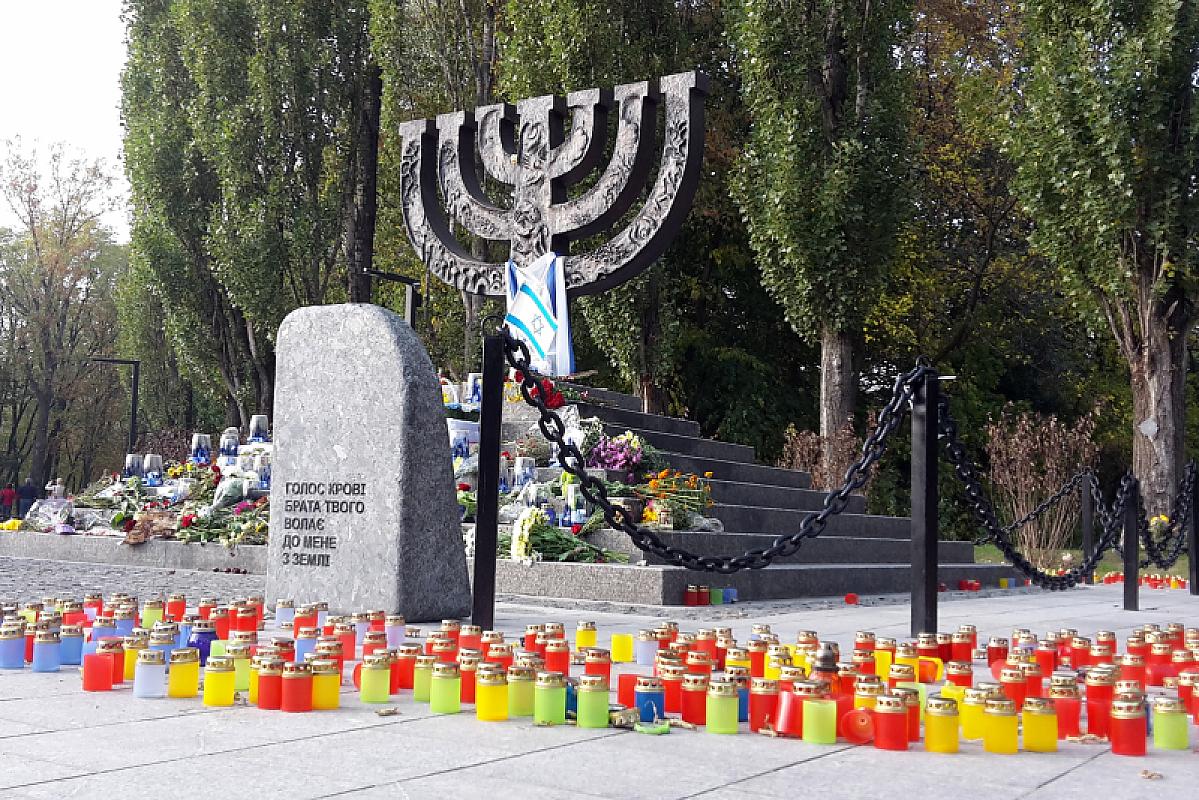Babij Jar, 2016, Die Menora wenige Tage nach der Gedenkfeier zum 75. Jahrestag des Massakers, Stiftung Denkmal