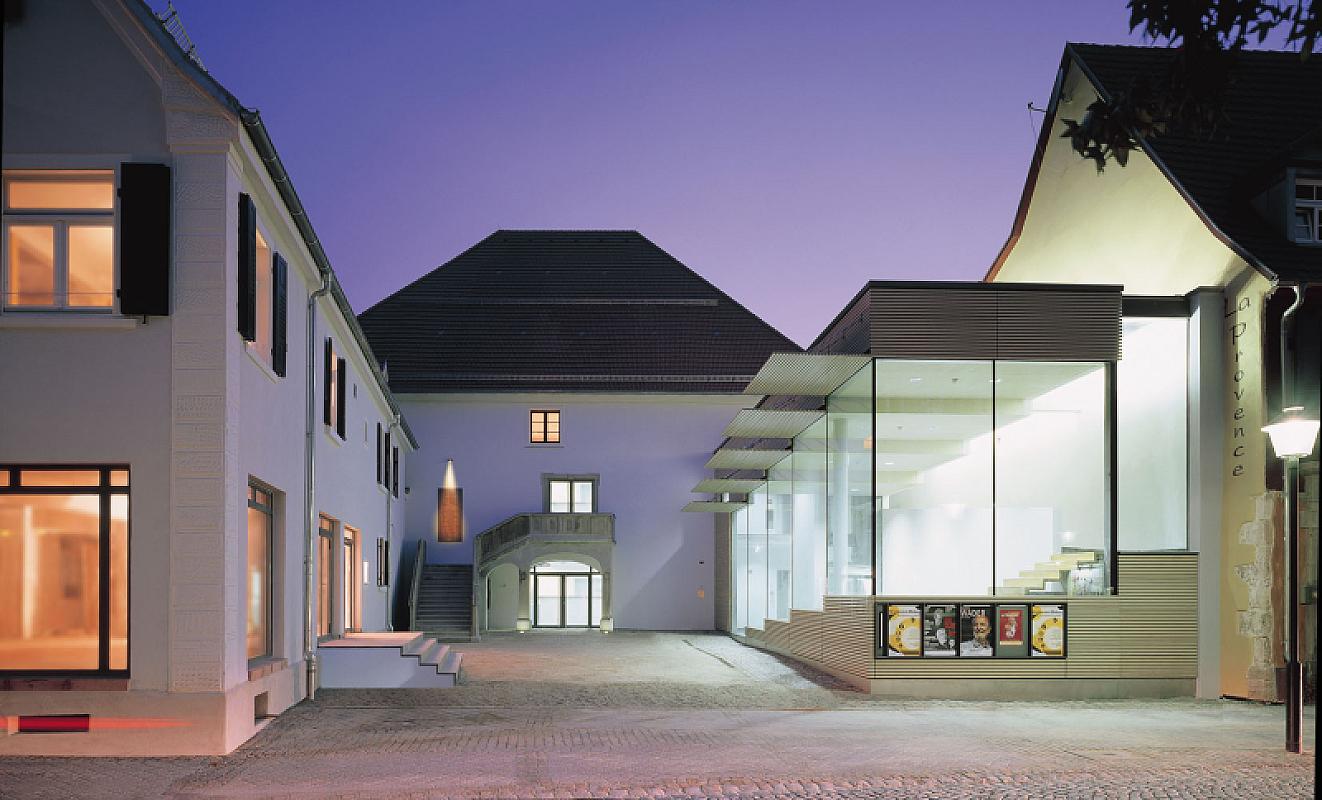 Offenburg, (o.D.), Außenansicht der Gedenkstätte Salmen, Stadt Offenburg