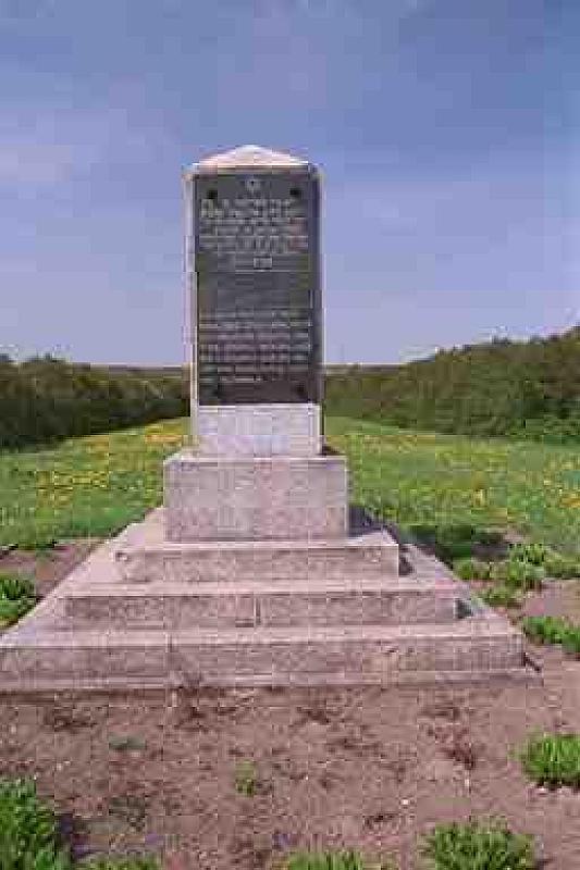Marijampolė, 2004, Gedenkstein an der Massenerschießungsstätte, Stiftung Denkmal