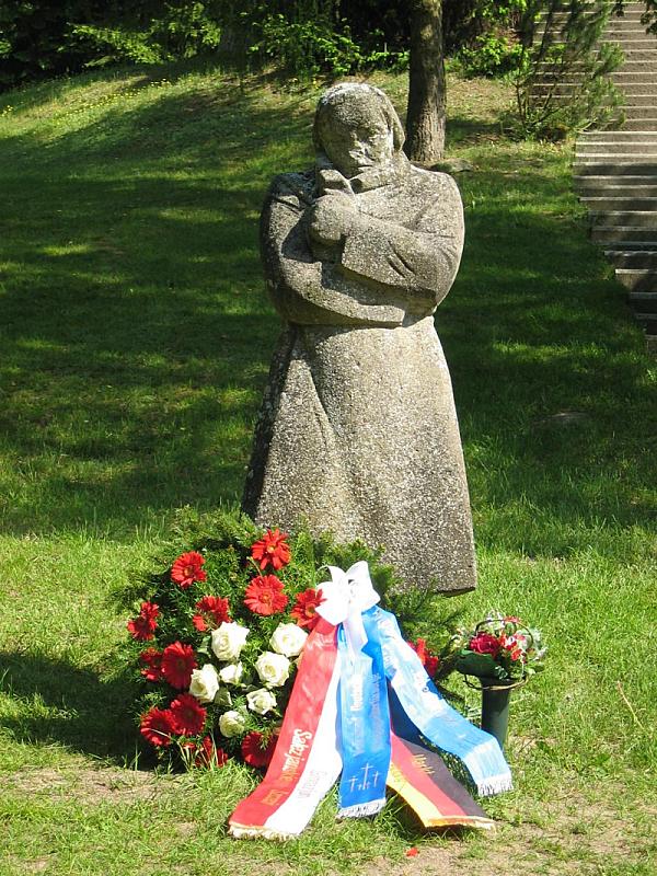 Kamminke, 2006, Kriegsgräberstätte Golm - Skulptur »Die Frierende«, Archiv Volksbund Deutsche Kriegsgräberfürsorge e.V.