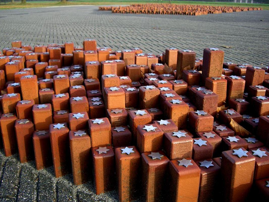 Westerbork, 2006, Installation auf dem ehemaligen Appellplatz, Ronnie Golz