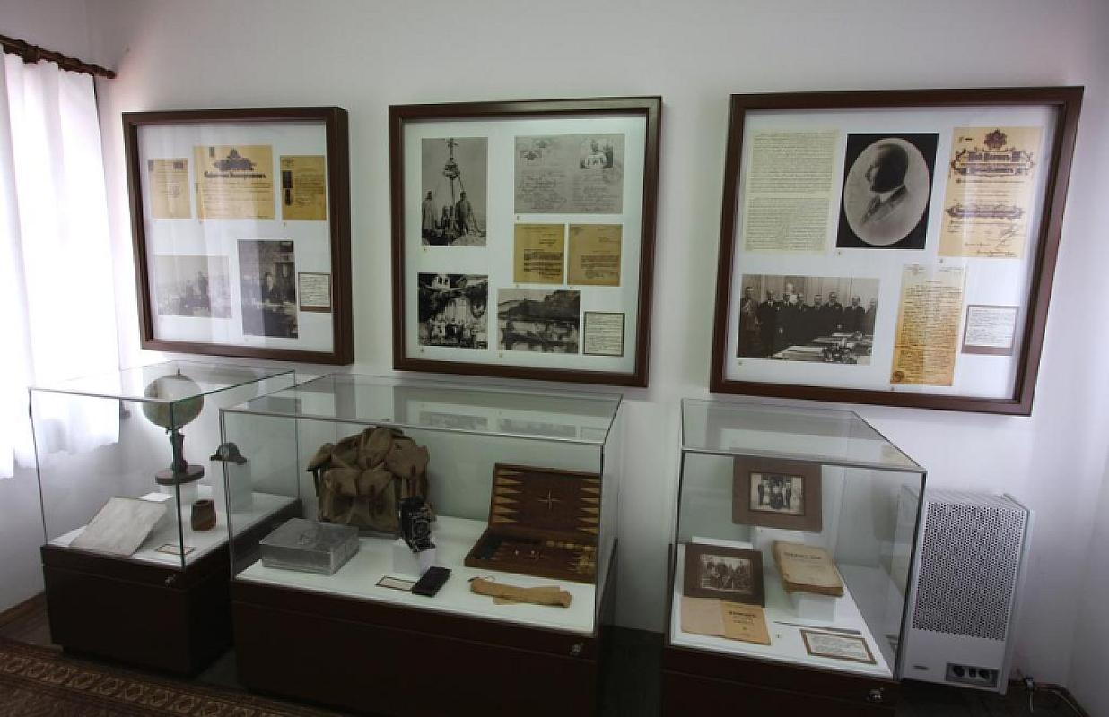 Kjustendil, o.J., Blick in die Aussteluung im Peschew-Haus, Regionalen Istoritscheski Muzej