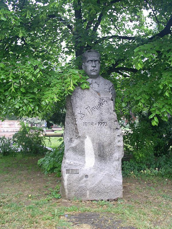 Kjustendil, 2007, Büste Dimitar Peschews im Stadtzentrum, Svilen Enev