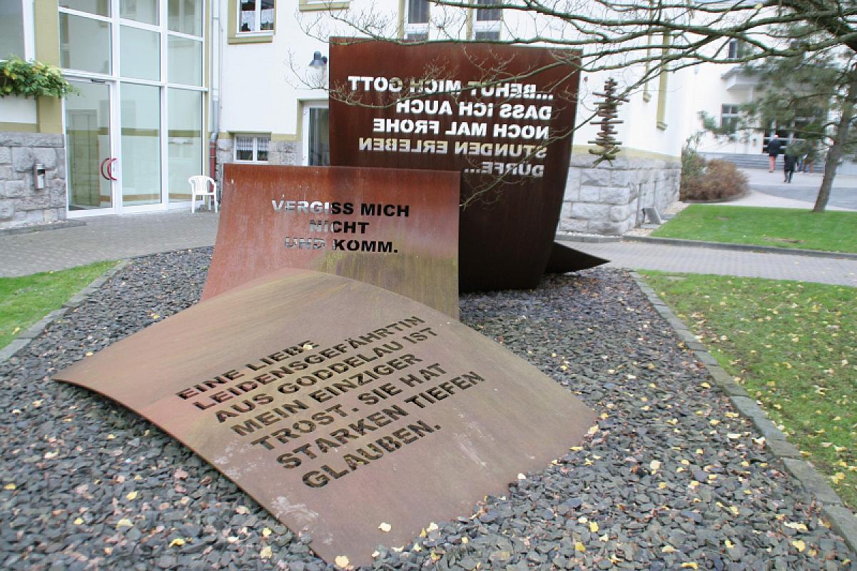 Nassau-Scheuern, 2008, Mahnmal »Damit wir nicht vergessen«, Heime Scheuern