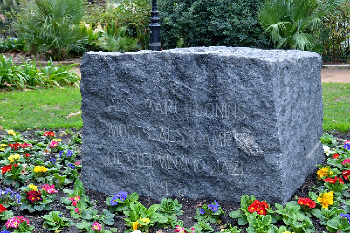 Barcelona, 2015, Gedenkstein mit katalanischer Widmung, Yeagov C.