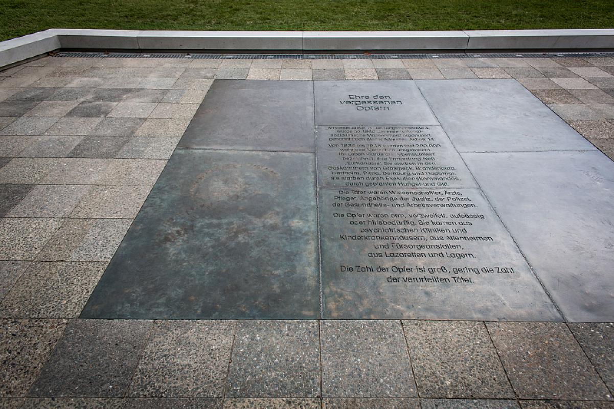 Berlin, 2014, Gedenktafel aus dem Jahr 1989, Stiftung Denkmal, Marko Priske