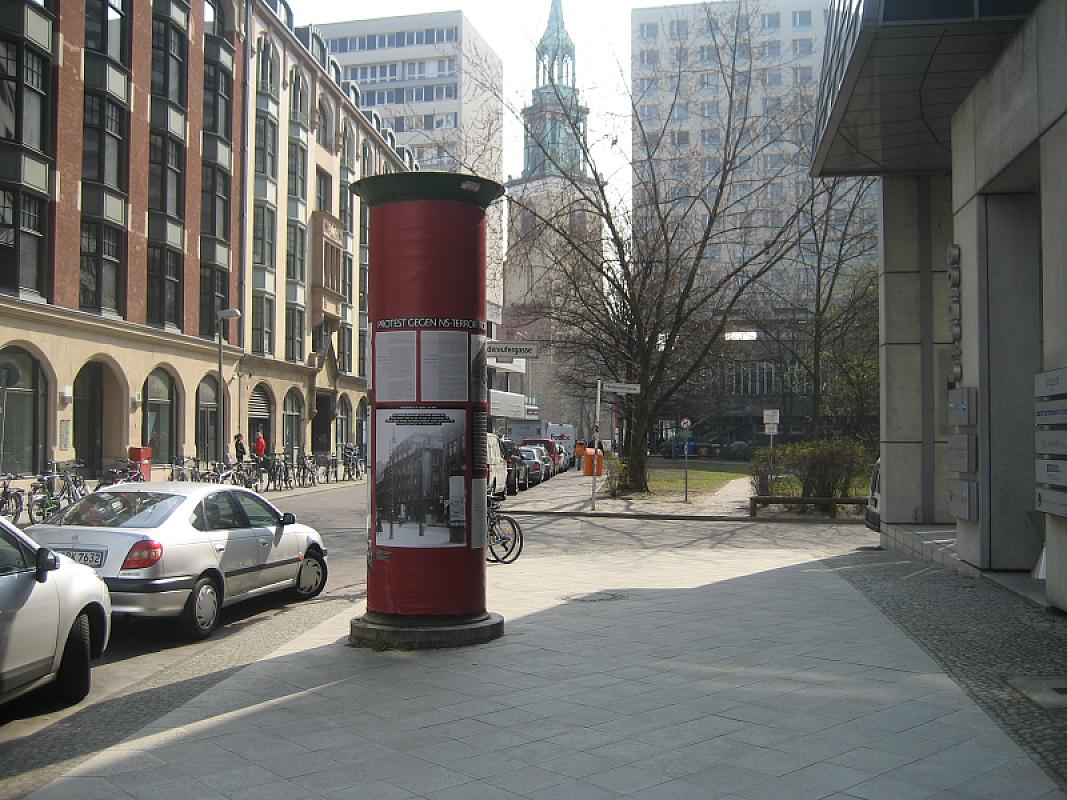 Berlin, 2011, Die Rosenstraße heute, im Hintergrund die Marienkirche, Stiftung Denkmal