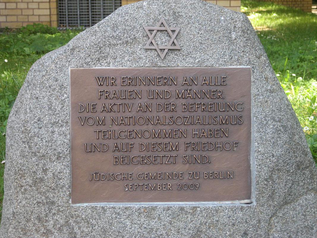 Berlin-Weißensee, 2010, Gedenkstein für Partisanen und Soldaten der Roten Armee, Stiftung Denkmal
