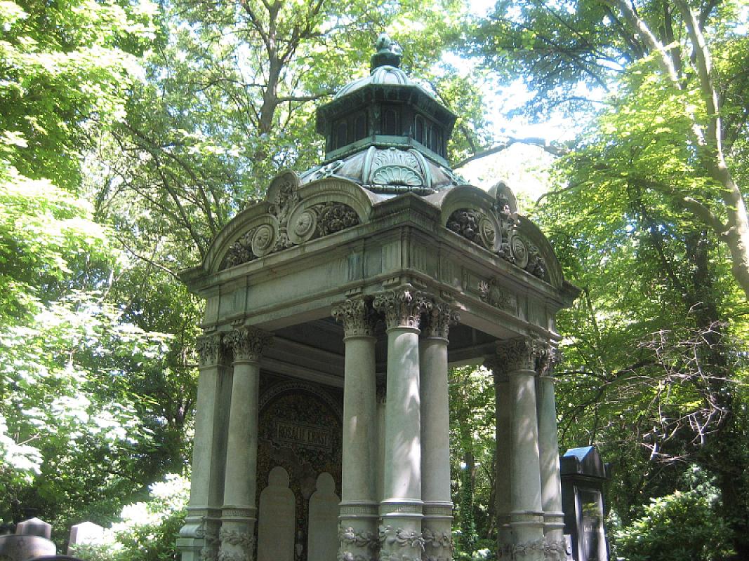 Berlin-Weißensee, 2010, Familiengruft, Stiftung Denkmal