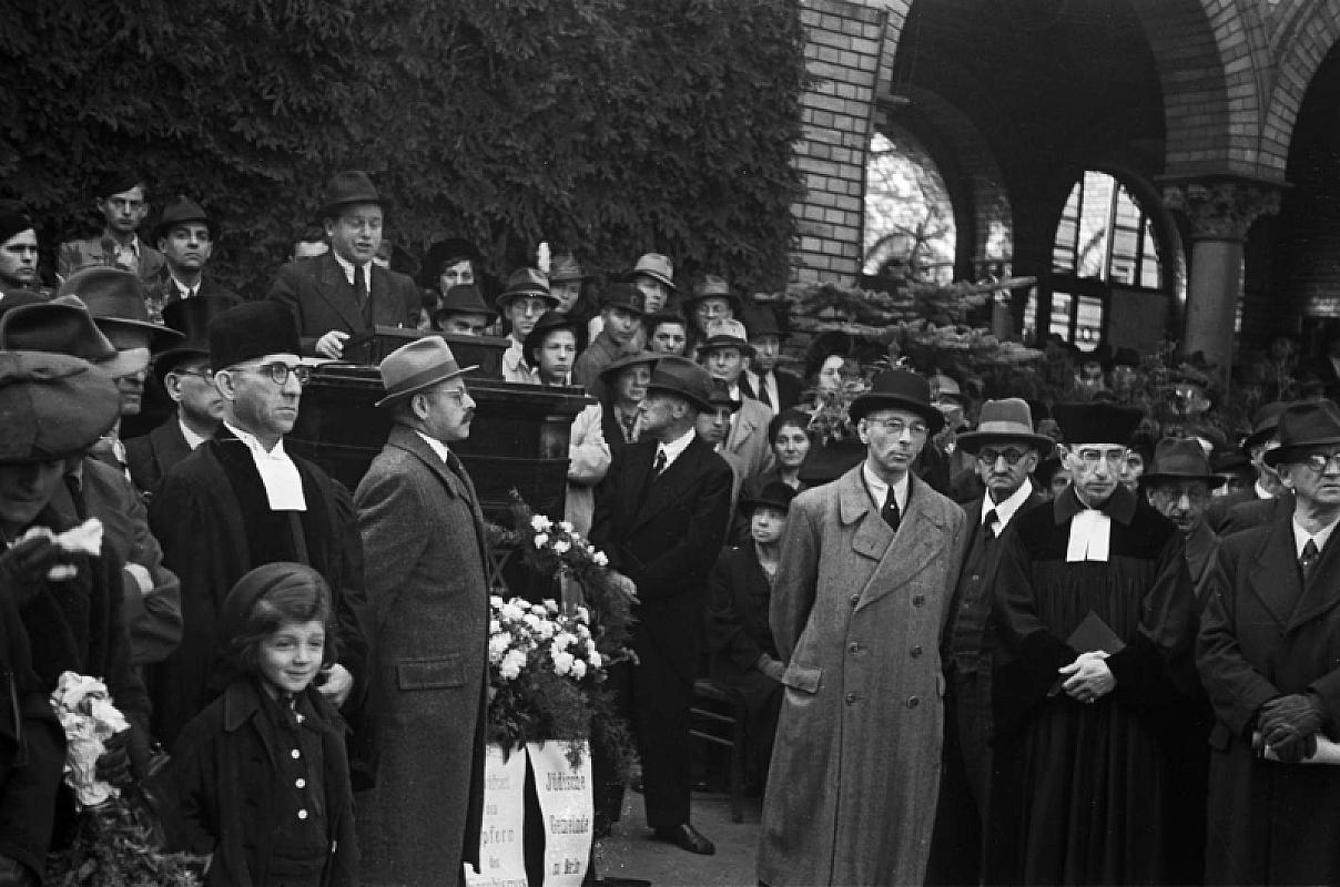 Berlin-Weißensee, Oktober 1945, Gedenkfeier für die jüdischen Opfer des Faschismus, SLUB/Deutsche Fotothek, Abraham Pisarek