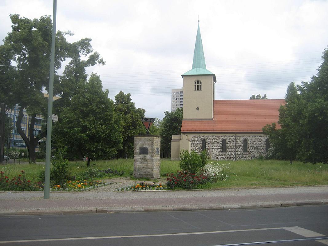Berlin, 2010, Denkmal und Alte Pfarrkirche am Loeperplatz, Stiftung Denkmal