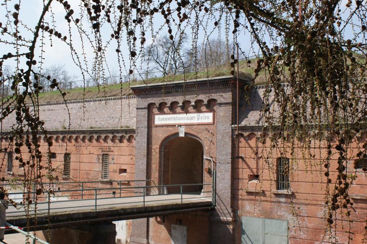 Posen, 2010, Haupteingang des Forts VII, Muzeum Martyrologii Wielkopolan Fort VII