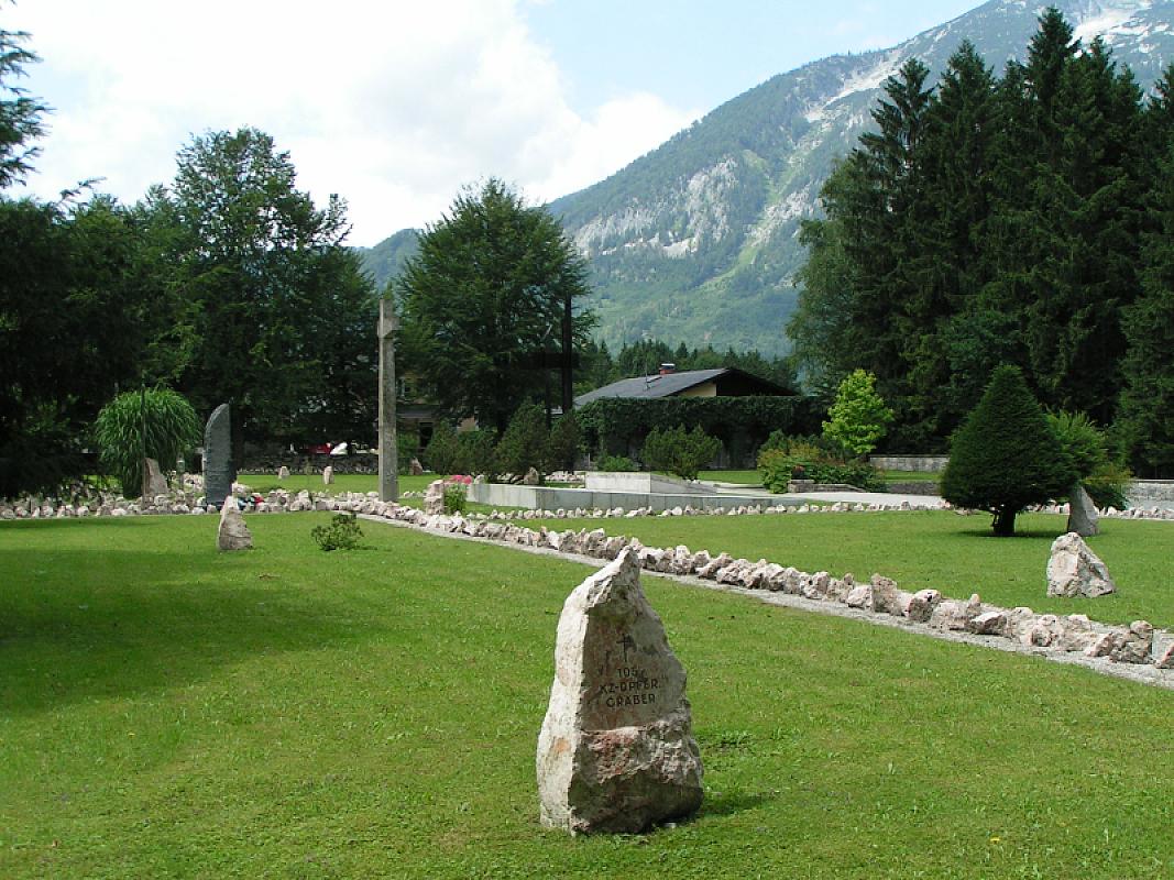 Ebensee, 2005, Blick auf den Friedhof für die Opfer des KZ, Corradox