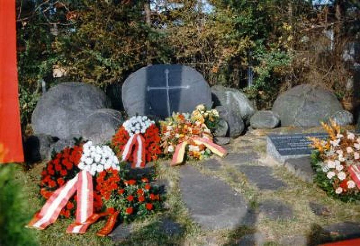 Lackenbach, 1999, Mahnmal für Roma und Sinti, Kulturverein Österreichischer Roma