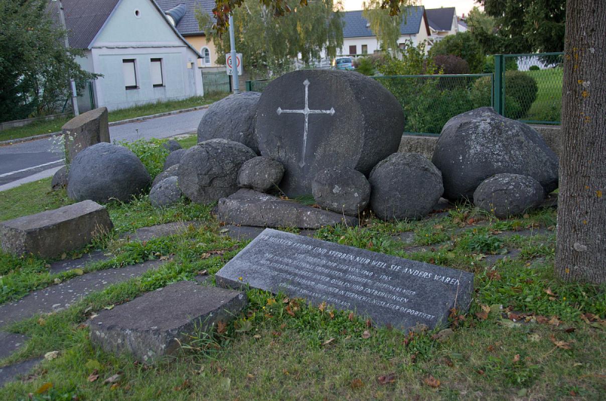 Lackenbach, 2012, Mahnmal für Roma und Sinti, Wikipedia Commons, Hadinger