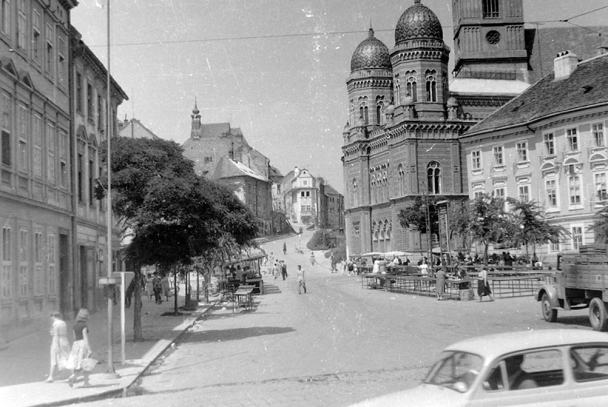 Pressburg, 1963, Die später abgerissene neologe Synagoge am Fischerplatz, Fortepan.hu