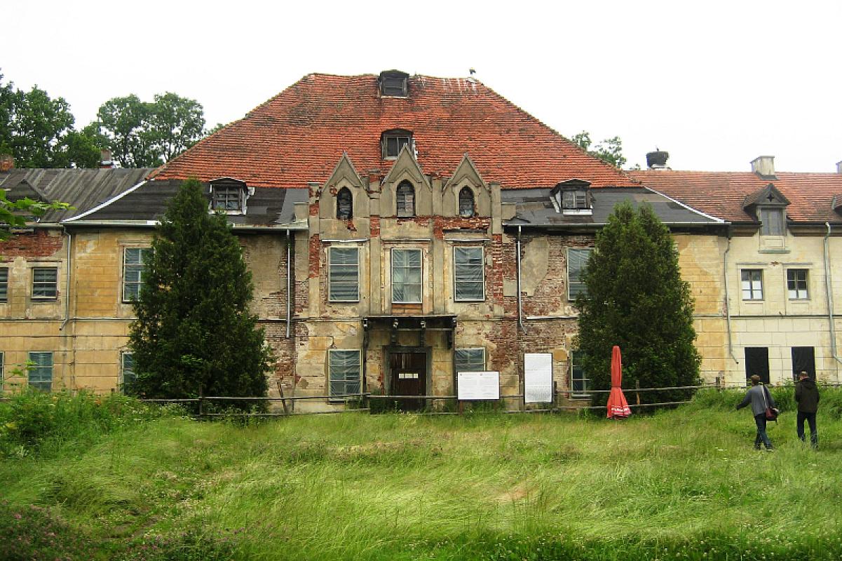 Steinort, 2010, Das renovierungsbedürftige Lehndorffsche Schloss, Stiftung Denkmal