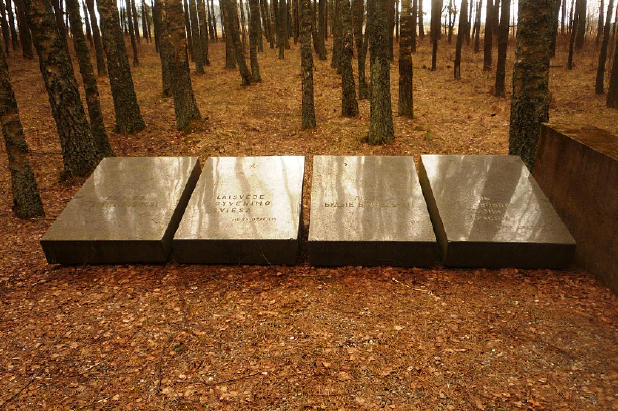 Pogegen, 2010, Gedenksteine, Stiftung Denkmal