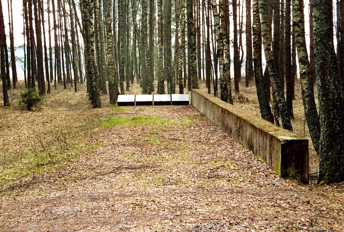 Pogegen, 2010, Ansicht der Gedenkanlage, Stiftung Denkmal