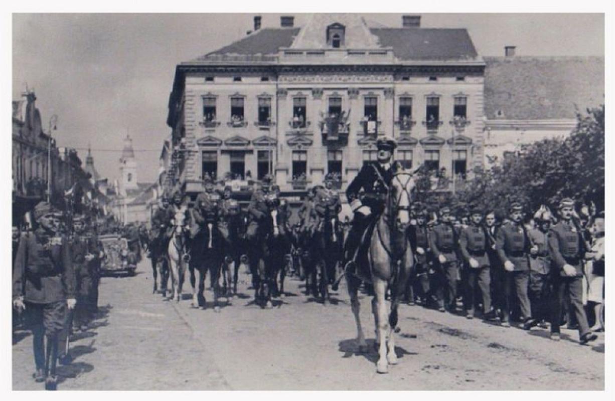Satu Mare, 1940, Hungarian regent Horthy heads the arrival of the Hungarian troops, common license