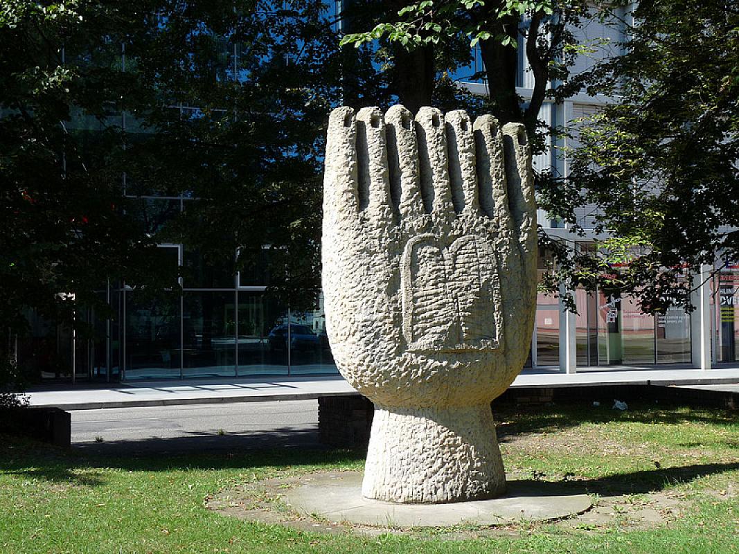 Budweis, 2011, Denkmal für die Synagoge, Jitka Erbenová