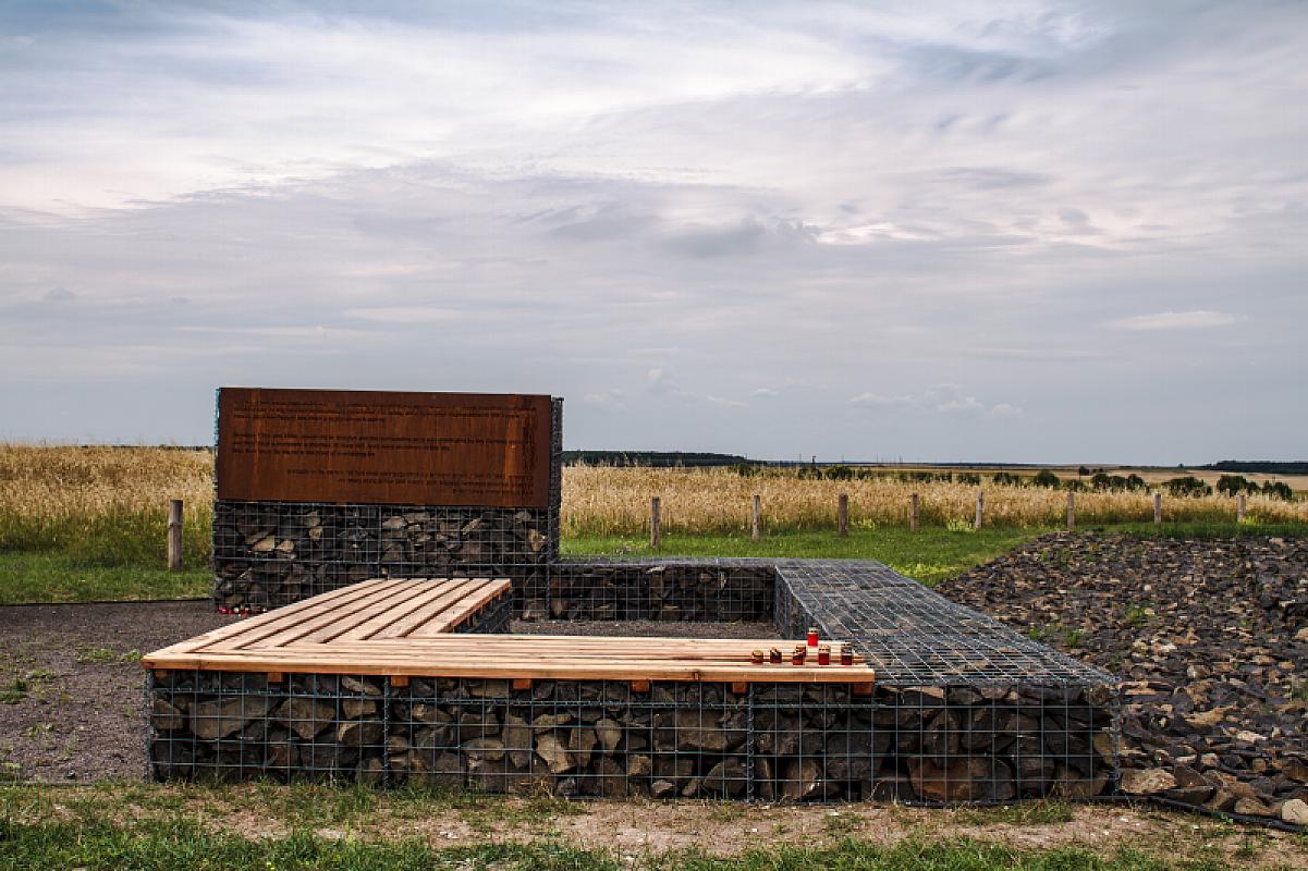Kysylyn, 2015, Denkmal für die ermordeten Juden von Kysylyn, Anna Voitenko
