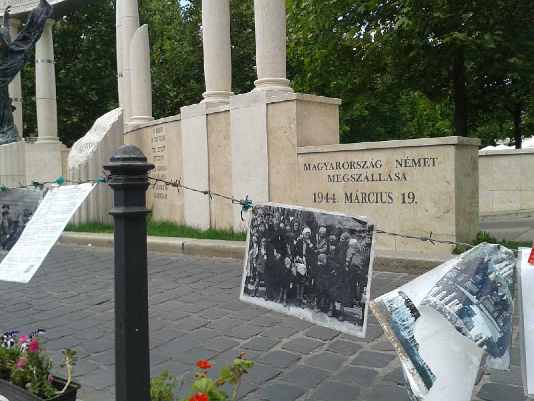 Budapest, 2015, Elemente des »Lebendingen Denkmals«, Stiftung Denkmal