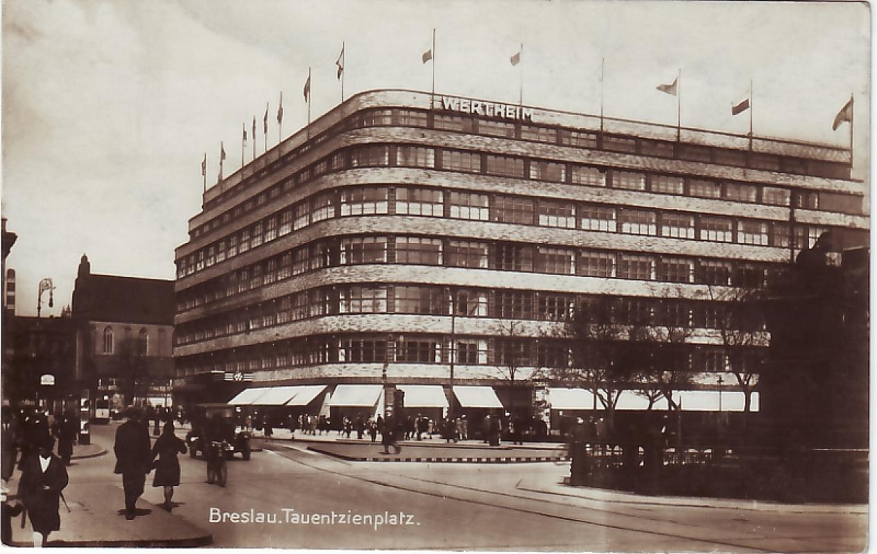 Breslau, 1938, Das 1930 eröffnete Kaufhaus Wertheim, das in den Augen der Nationalsozialisten als jüdisch galt, gemeinfrei