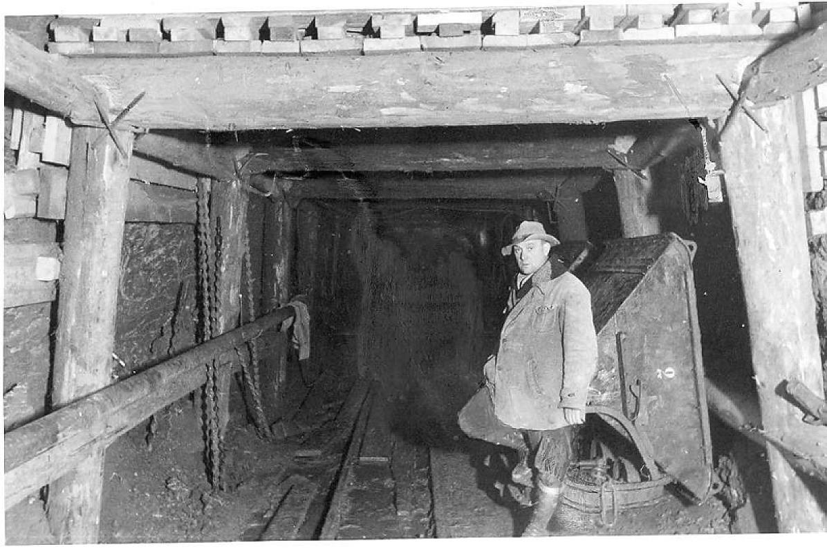 Leonberg, 1935, Zimmerung im Sohlstollen des Alten Engelbergtunnels, Landesarchiv Baden-Württemberg, Staatsarchiv Ludwigsburg EL 75 VI a Nr 6275 / Bild 1