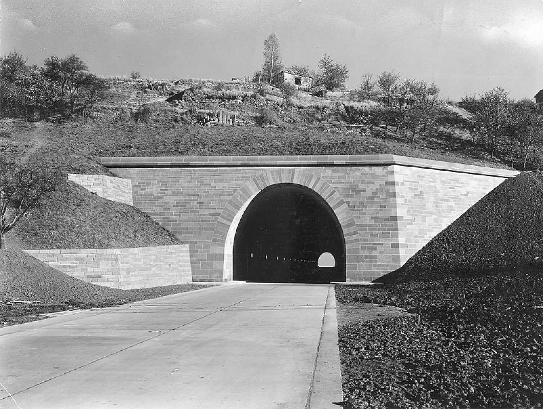 Leonberg, 1938, Südportal des Alten Engelbergtunnels, Landesarchiv Baden-Württemberg, Staatsarchiv Ludwigsburg EL 75 VI a Nr 6339