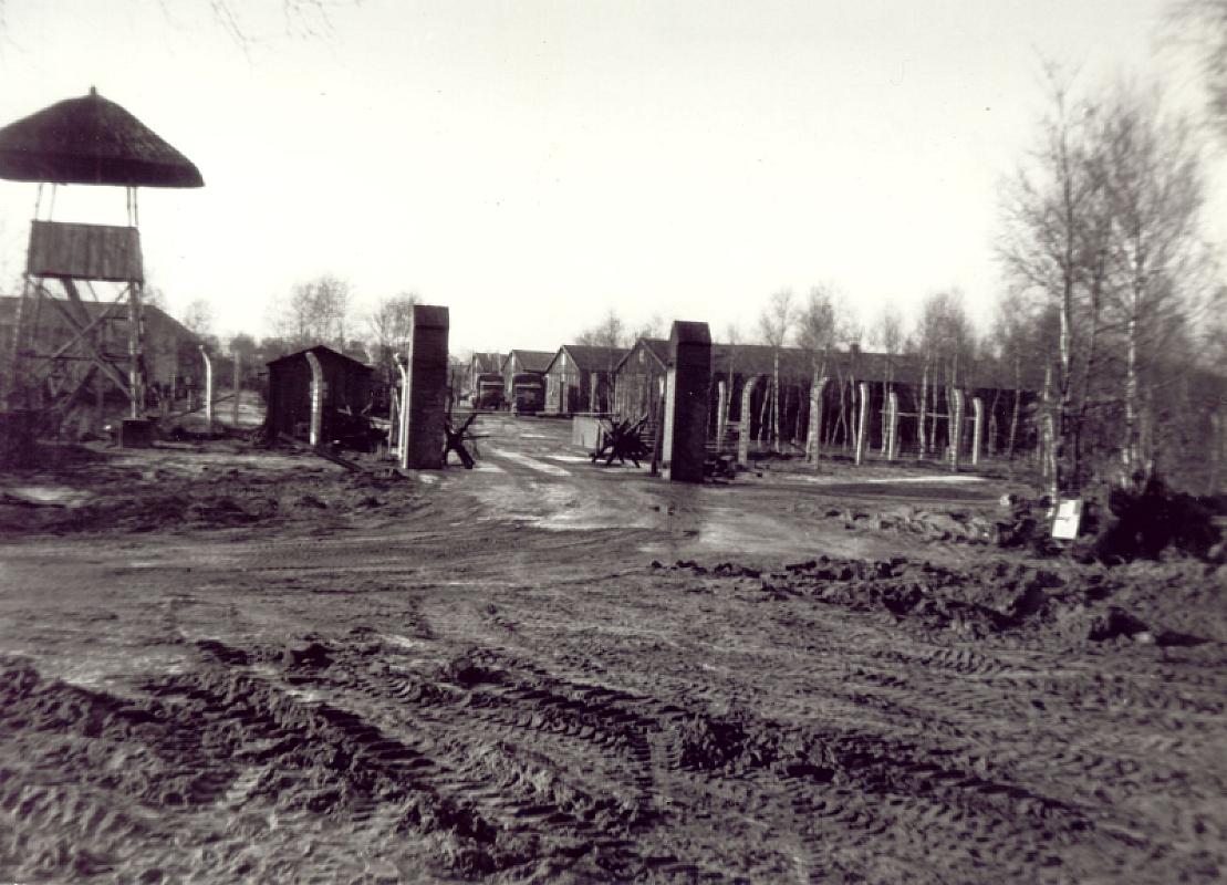 Vught, o.D., Eingang des Lagers, Nationaal Monument Kamp Vught, R. D. Fleming