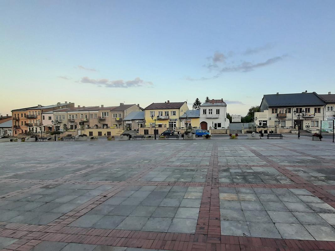 Szczebrzeszyn, 2021, Auf dem Hauptplatz des Ortes, Stiftung Denkmal