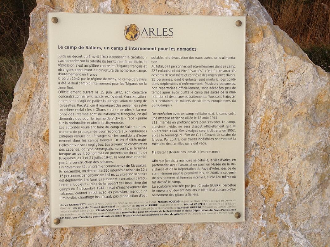 Saliers, 2024, Information plaque on the memorial stone for the Saliers Camp, Thomas Klinkenberg, public domain