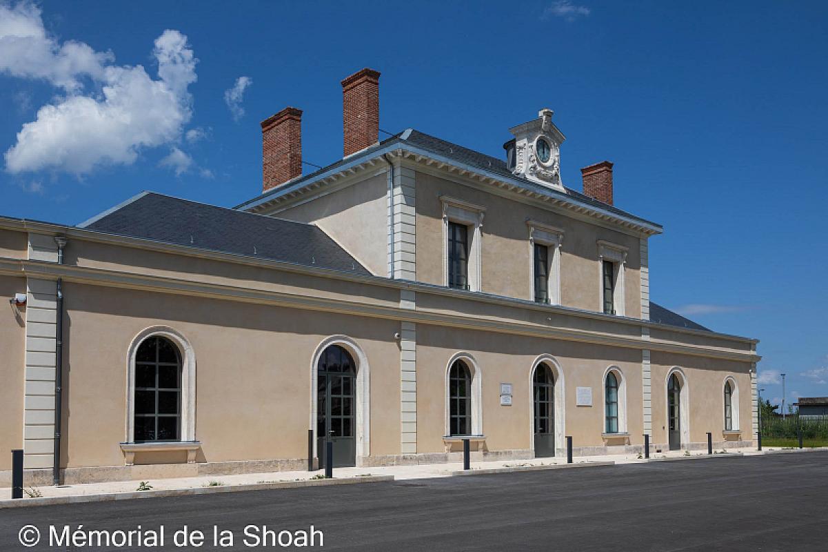 Pithiviers, 2024, Front view of the Pithiviers train station, Nadia Haddad / Mémorial de la Shoah