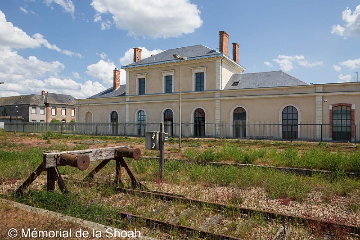 Pithiviers, 2024, Back view of the Pithiviers train station, Nadia Haddad / Mémorial de la Shoah