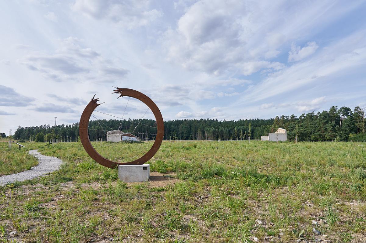 Lety, 2024, Denkmal »Katharsis« nahe dem Ausgang der Gedenkstätte, Vladimír Kiva Novotný